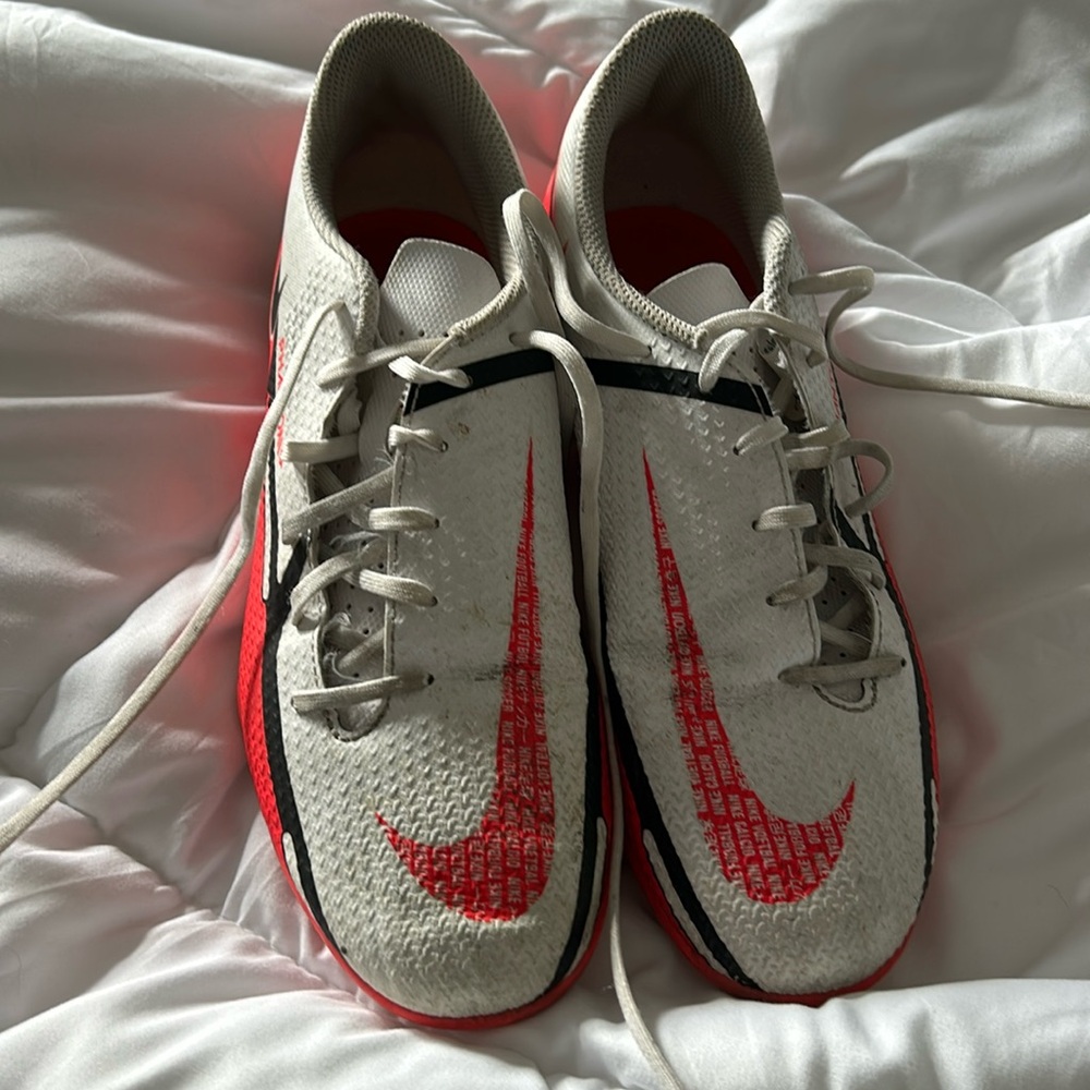 Boys Men’s Nike Phantom Soccer Cleats Size 6.5